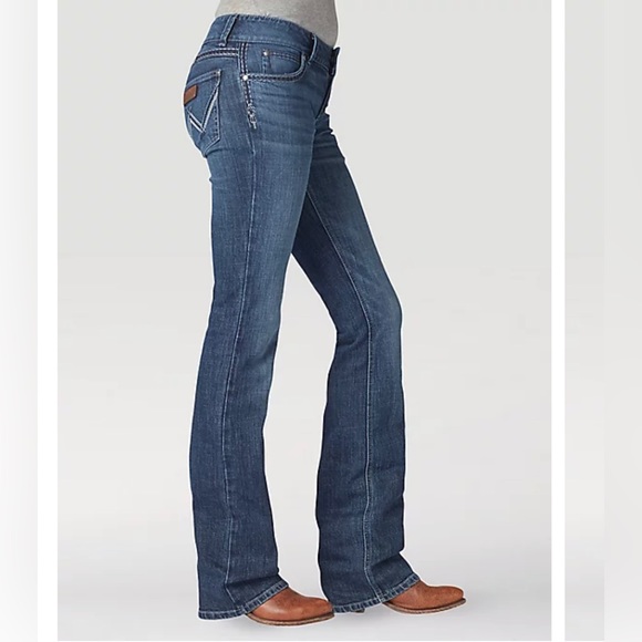 Wrangler Denim - Women Wrangler retro Sadie low-rise bootcut jeans. Size 5 X 32
